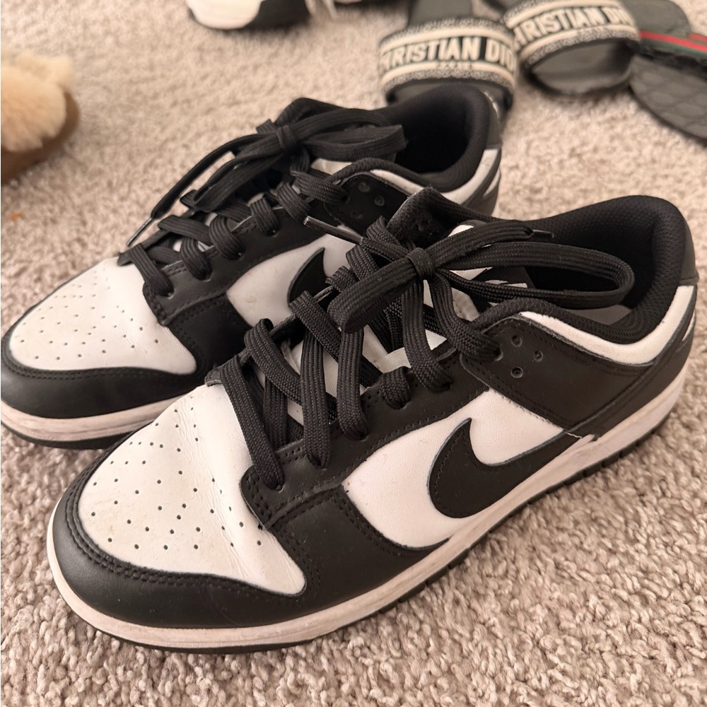 Black and White Nike  dunks Sneakers ( pandas)